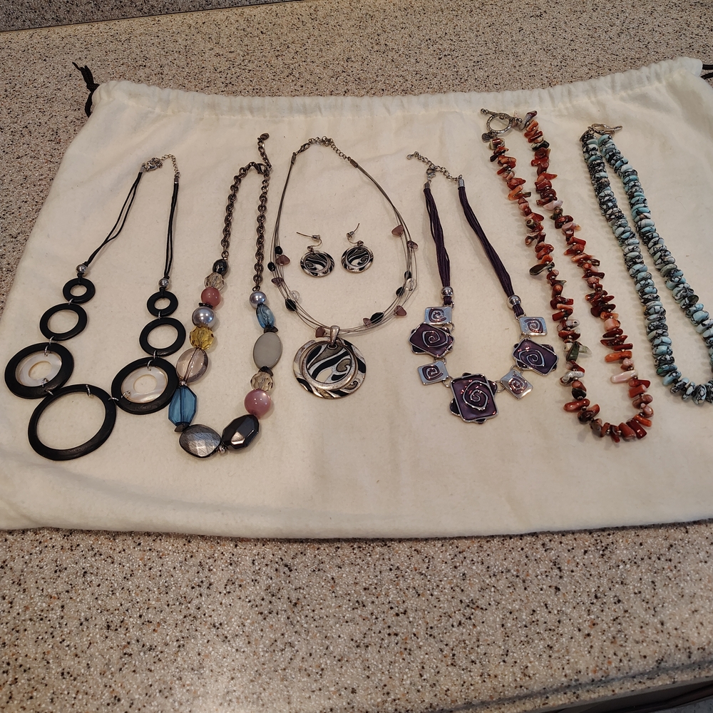 Chic Purple and Silver Necklace Set